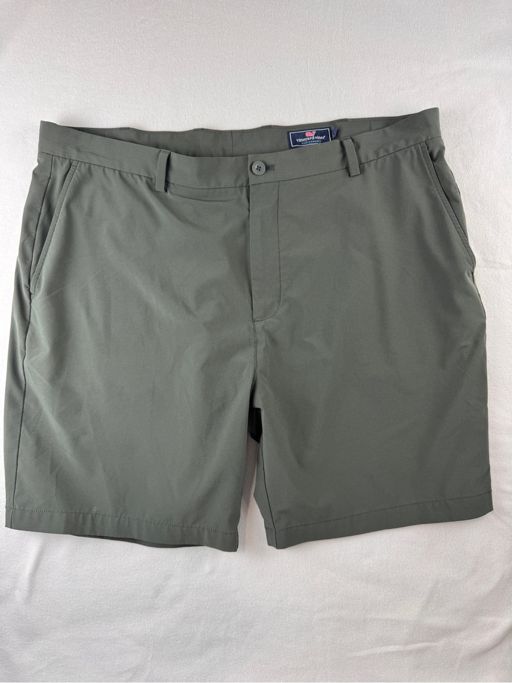 Vineyard Vines On-The-Go Performance Shorts Men's 42 Gray Stretch Golf Casual